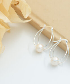 Suzy Pearl Hoops