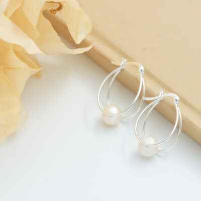 Suzy Pearl Hoops