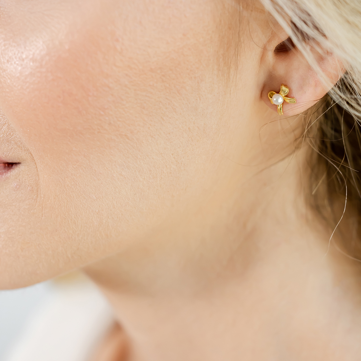 Bow Pearl Studs Bow Pearl Studs